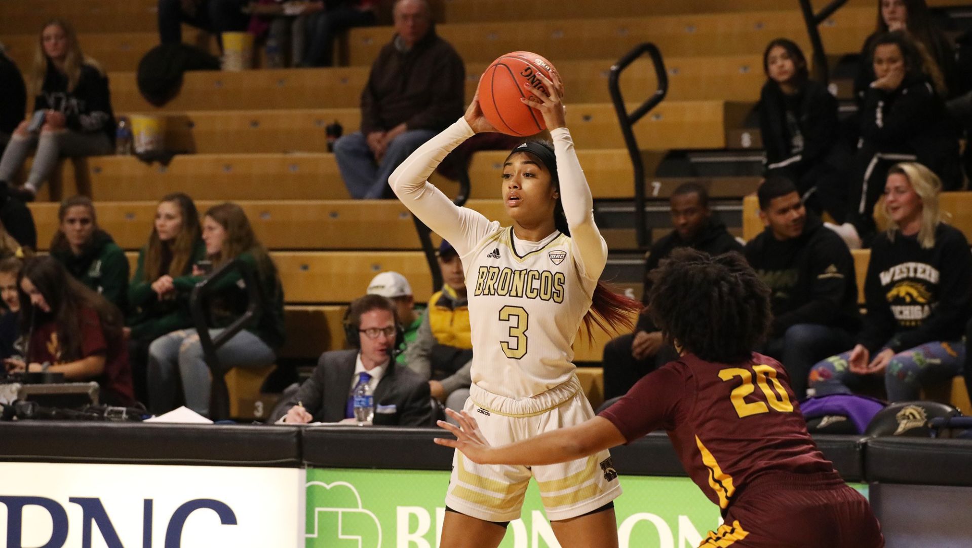 Women's basketball falls in season opener at Michigan